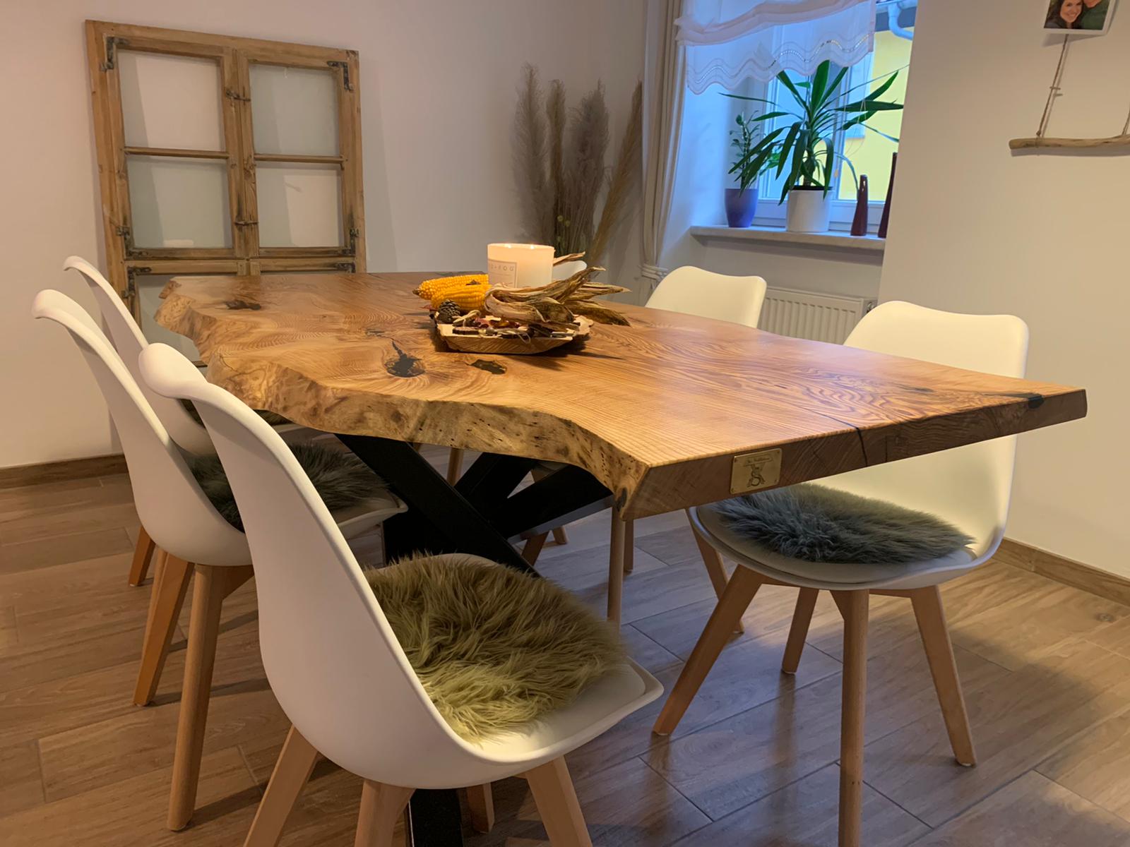 Holztisch